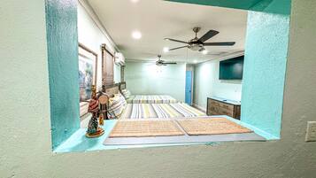 1 habitación, tabla de planchar con plancha, wifi y ropa de cama