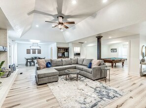 Smart TV, fireplace