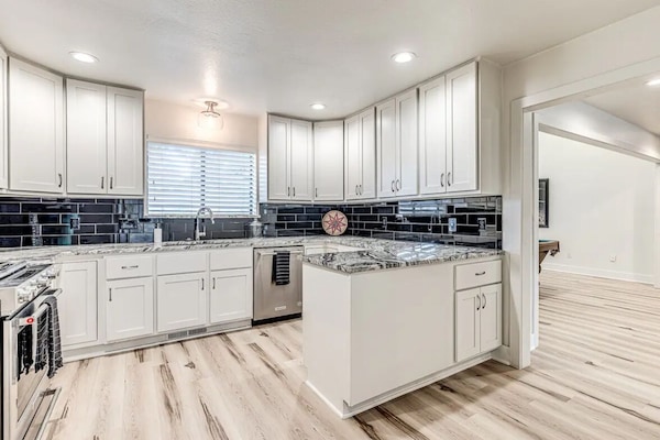 Frigorífic, microones, forn i placa de cuina