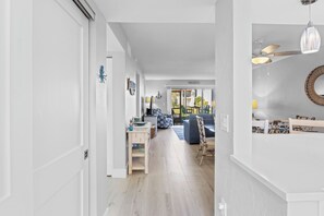 Smart TV - Runaway Bay- 1st Floor Unit, Newly Renovated, Close to Pool and Beach! (Bradenton Beach)