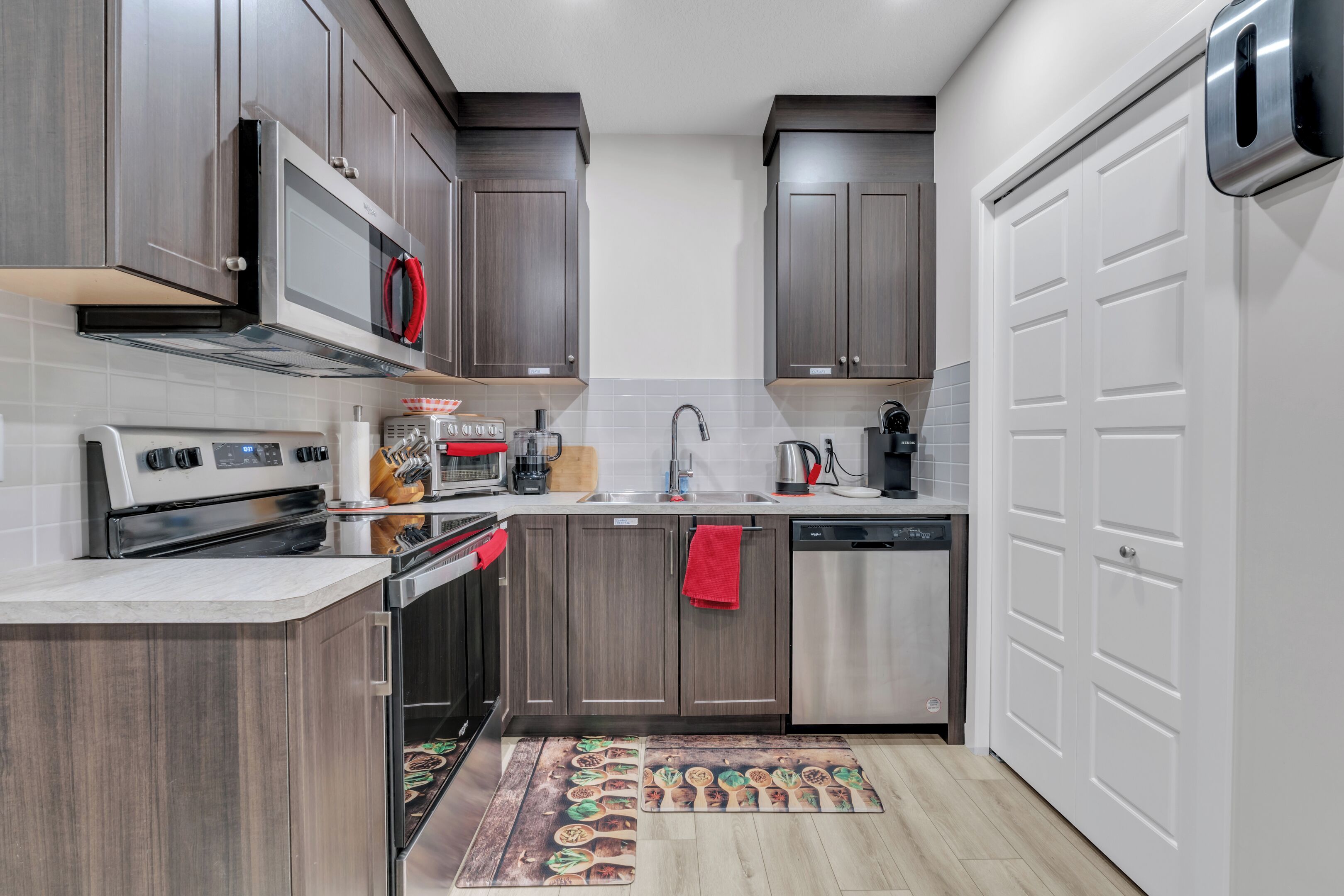 冰箱、微波炉、烤箱、炉灶