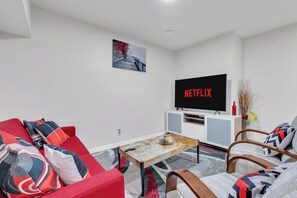 Smart TV - Beautiful Modern Unique Suite (Calgary)