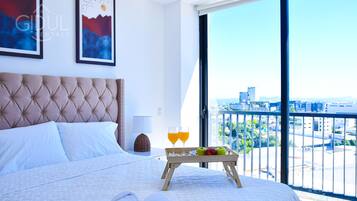 3 habitaciones, tabla de planchar con plancha, wifi y ropa de cama