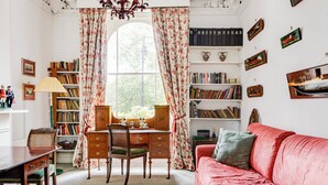 Living area - Rare find in Primrose Hill with Park Views (London)