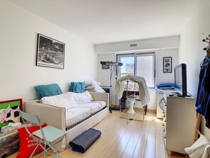 2 Schlafzimmer, BĂŒgeleisen/BĂŒgelbrett, kostenloses WLAN, BettwĂ€sche