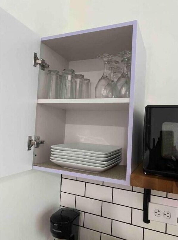 雪櫃、微波爐、爐具、廚房用具/餐具/器皿