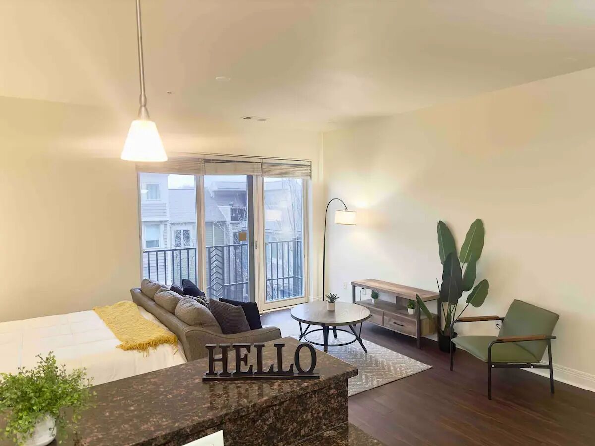 Downtown Comfy Studio w/ Free Parking