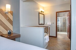 1 bedroom, in-room safe, iron/ironing board, WiFi