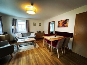 Comfort Apartment, 1 King Bed with Sofa bed, Non Smoking | In-room dining - Ferienhaus Elbufer 83 (Bad Schandau)