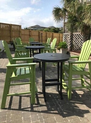 Outdoor dining - 2BR Villa Atlantic Beach Resort Peppertree
 (Atlantic Beach)