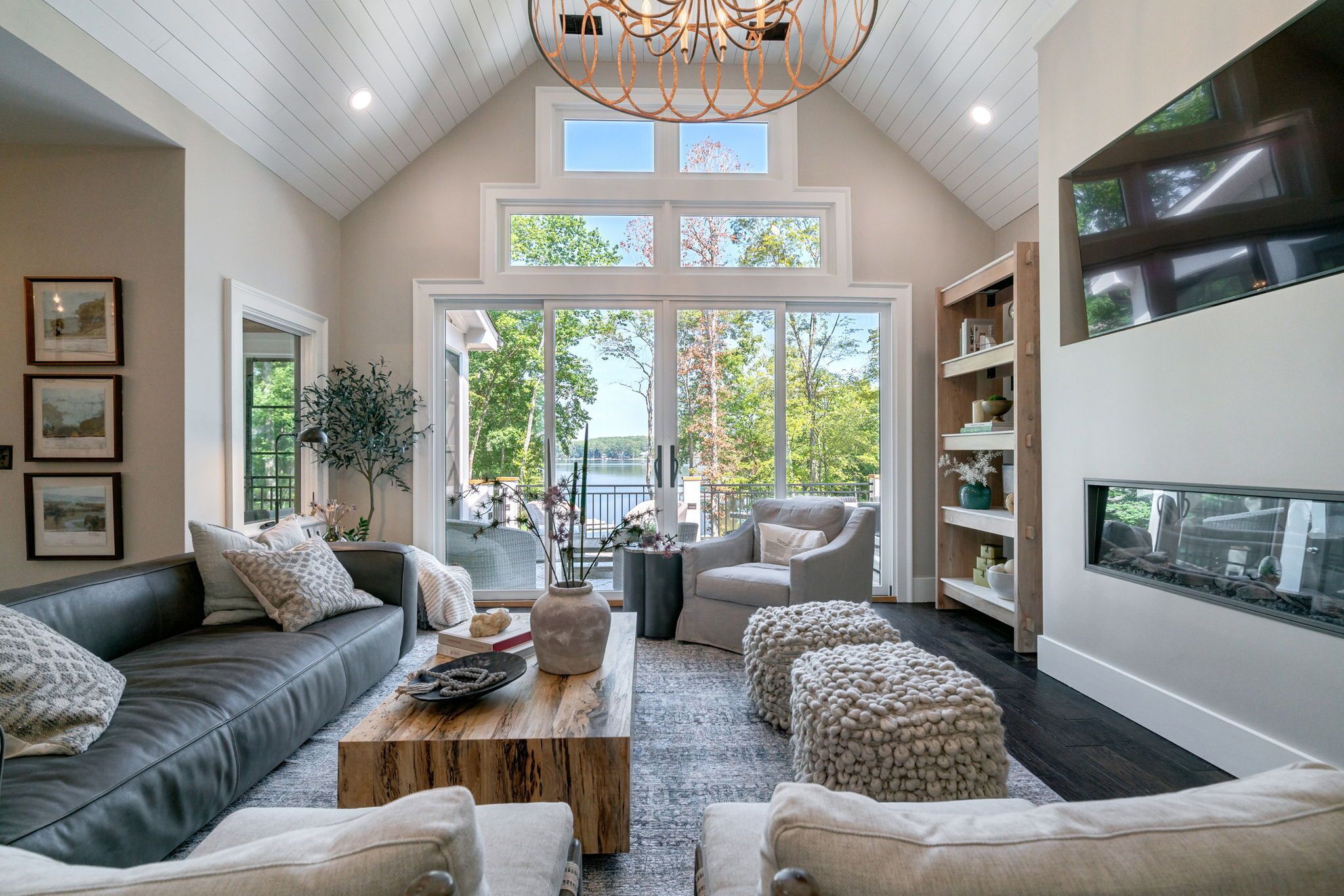 Smart TV, fireplace, stereo