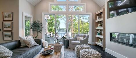 Smart-TV, Kamin, Stereoanlage