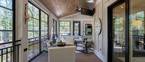 المنشأة من الداخل