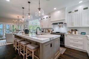 Mikrowelle, Ofen, Herdplatte, Geschirrspüler