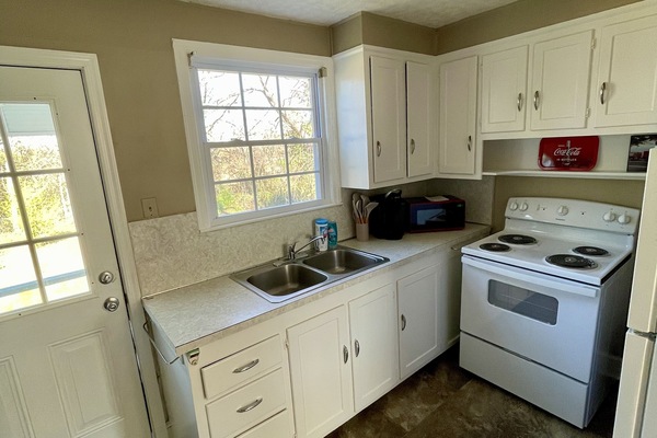 KĂŒhlschrank, Mikrowelle, Ofen, Herdplatte