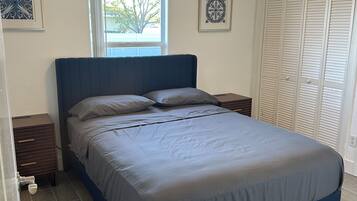 3 bedrooms, in-room safe, desk, iron/ironing board