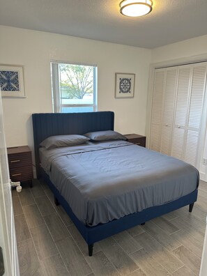 3 Schlafzimmer, Zimmersafe, Schreibtisch, Bügeleisen/Bügelbrett