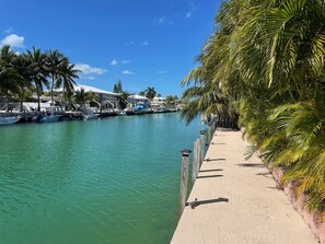 Marina - Large Full Duplex with Pool / Hot tub Pet Friendly 581- 591 10th Street (Key Colony Beach)