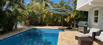 Large Full Duplex with Pool / Hot tub Pet Friendly  581- 591 10th Street