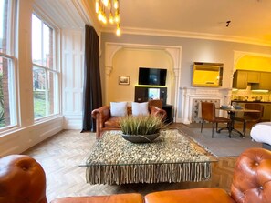 1 habitación, escritorio y sistema de insonorización