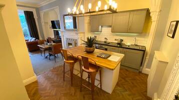 House | 1 bedroom, desk, soundproofing, iron/ironing board