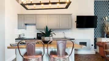 Apartment | 1 bedroom, iron/ironing board