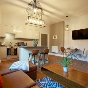 Apartemen | 1 kamar tidur, meja kerja, dan setrika/meja setrika