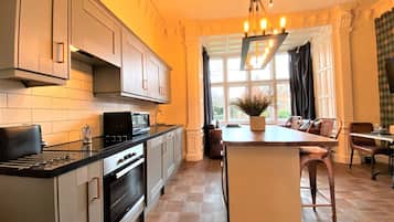 Apartment | 1 bedroom, desk