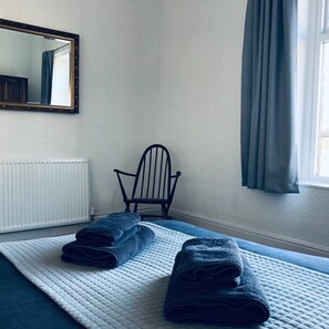 House | 2 bedrooms, iron/ironing board - b Hill Cottage Haworth (Keighley)