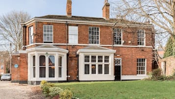 Departamento | 1 habitación, insonorización y tabla de planchar con plancha