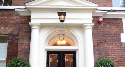 Claremont The Waterhouse