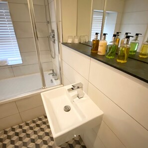 House | 2 bedrooms, soundproofing, iron/ironing board