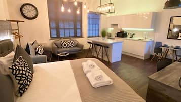 Apartemen | 1 kamar tidur, meja kerja, dan setrika/meja setrika