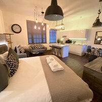 Apartment | 1 bedroom, desk, iron/ironing board