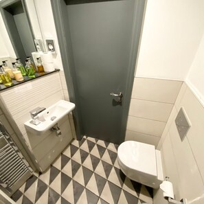 House | 1 bedroom, desk, iron/ironing board - Coach House Studio in Leeds (Leeds)