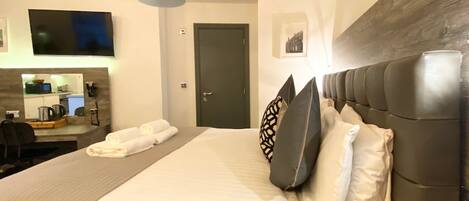 Appartamento | 1 camera, una scrivania, ferro/asse da stiro