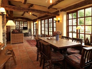 Hus | 4 sovrum, skrivbord och strykjärn/strykbräda