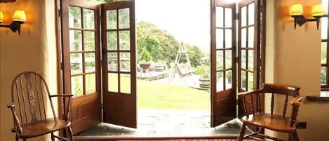 Casa | 4 quartos, escrivaninha, ferros/tábuas de passar roupa