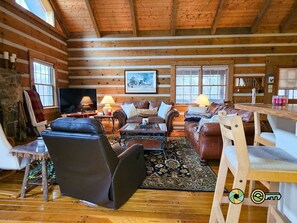 Een smart-tv en een open haard