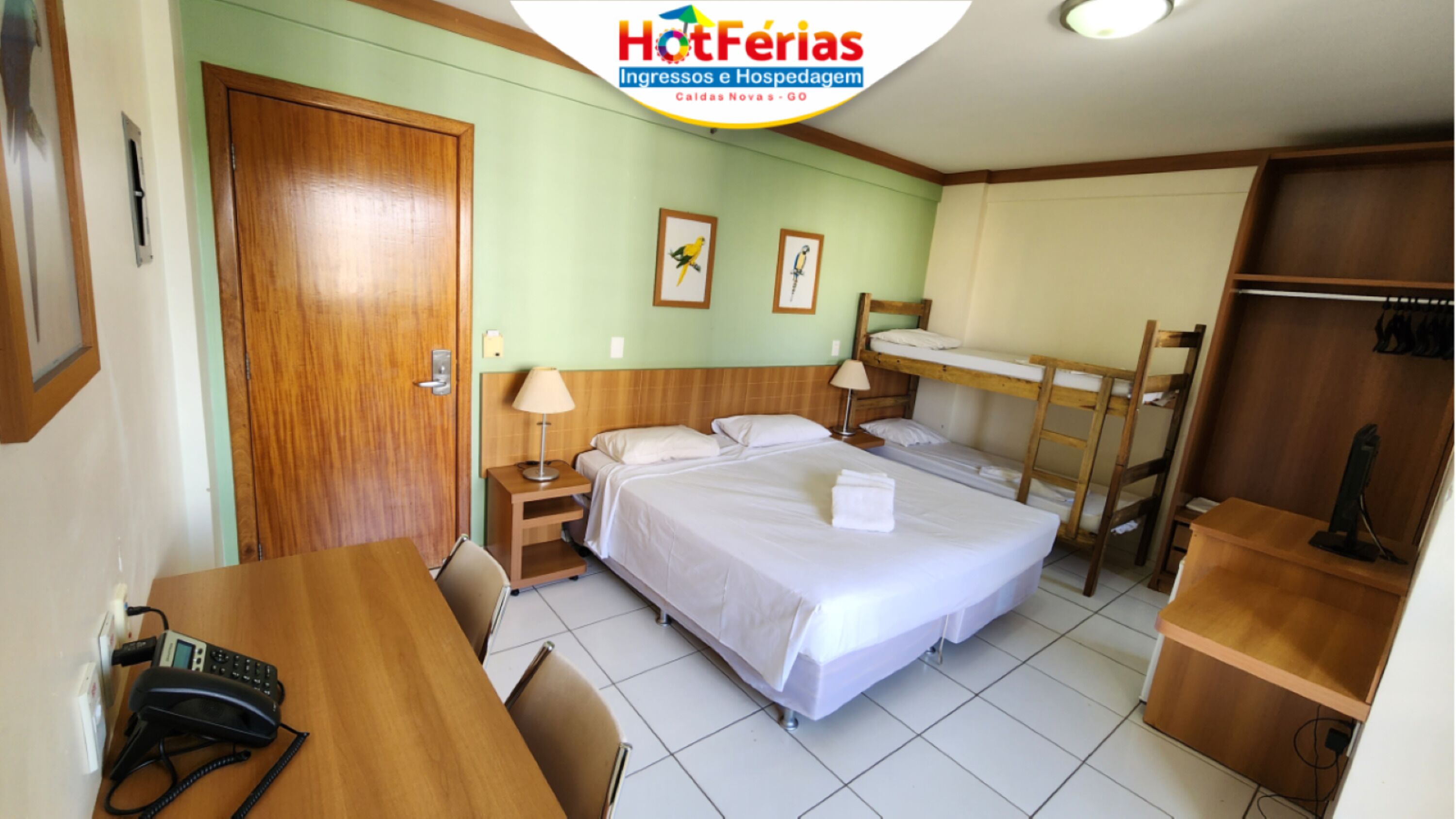 Departamento básico, vista a la ciudad | Escritorio, insonorización, wifi gratis y ropa de cama 