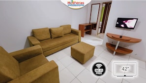 Family Apartment, Balcony, City View | Living room - Golden Dolphin GrandHotel - Piscinas 24h (Caldas Novas)