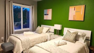 2 bedrooms, desk, iron/ironing board, free WiFi