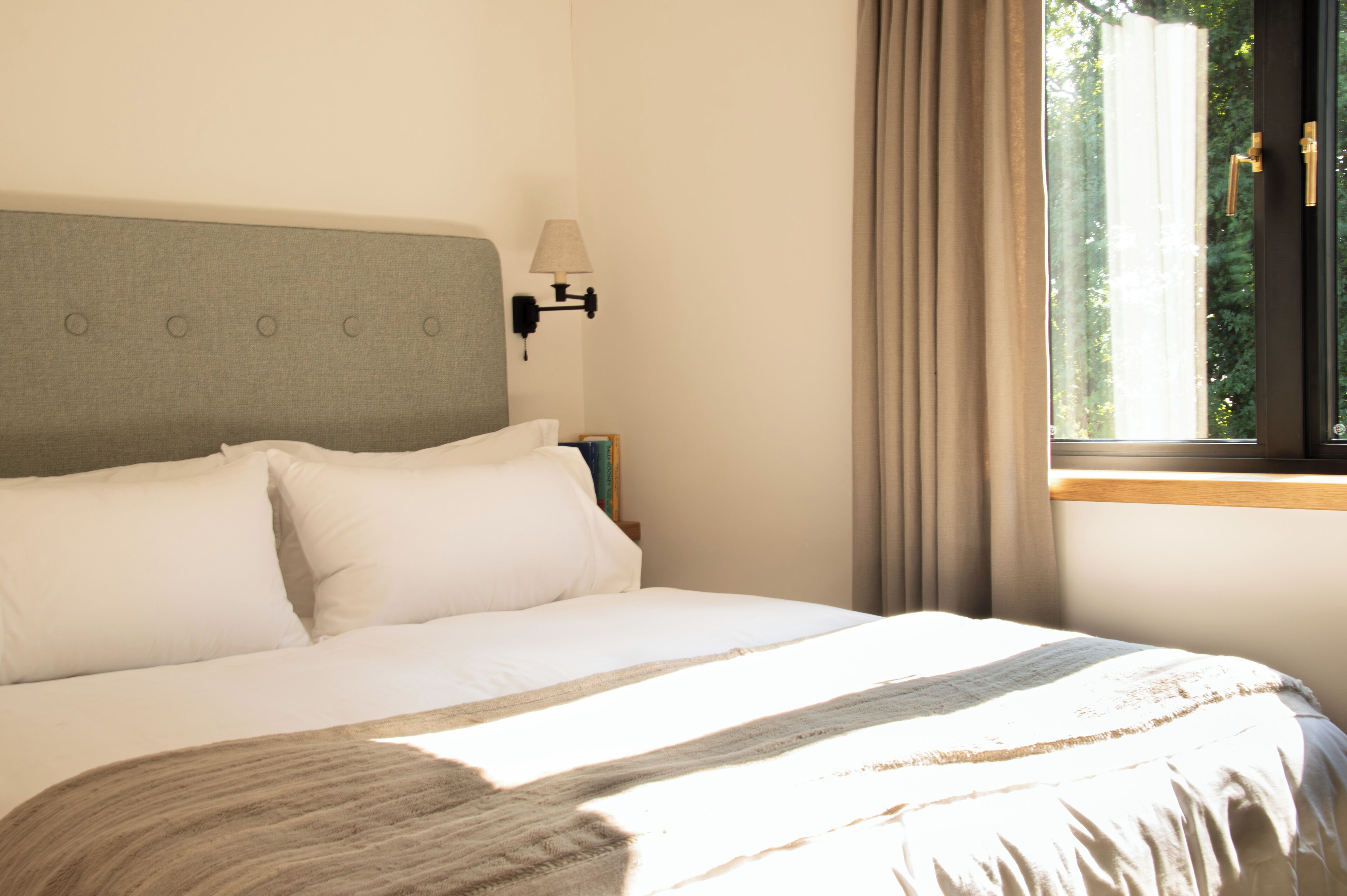 2 多间卧室、WiFi、床单