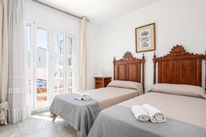 4 Schlafzimmer, Bügeleisen/Bügelbrett, WLAN, Bettwäsche