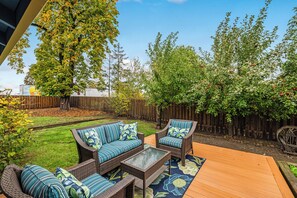 Terrace/patio - Apple Tree Cottage ~ Walkable 2 bed/2 bath (Carlton)