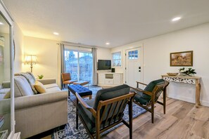 智能電視、乒乓球設施、書籍