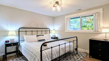 2 quartos, ferros/tábuas de passar roupa, Wi-Fi, roupa de cama