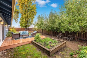 Terrace/patio - Apple Tree Cottage ~ Walkable 2 bed/2 bath (Carlton)