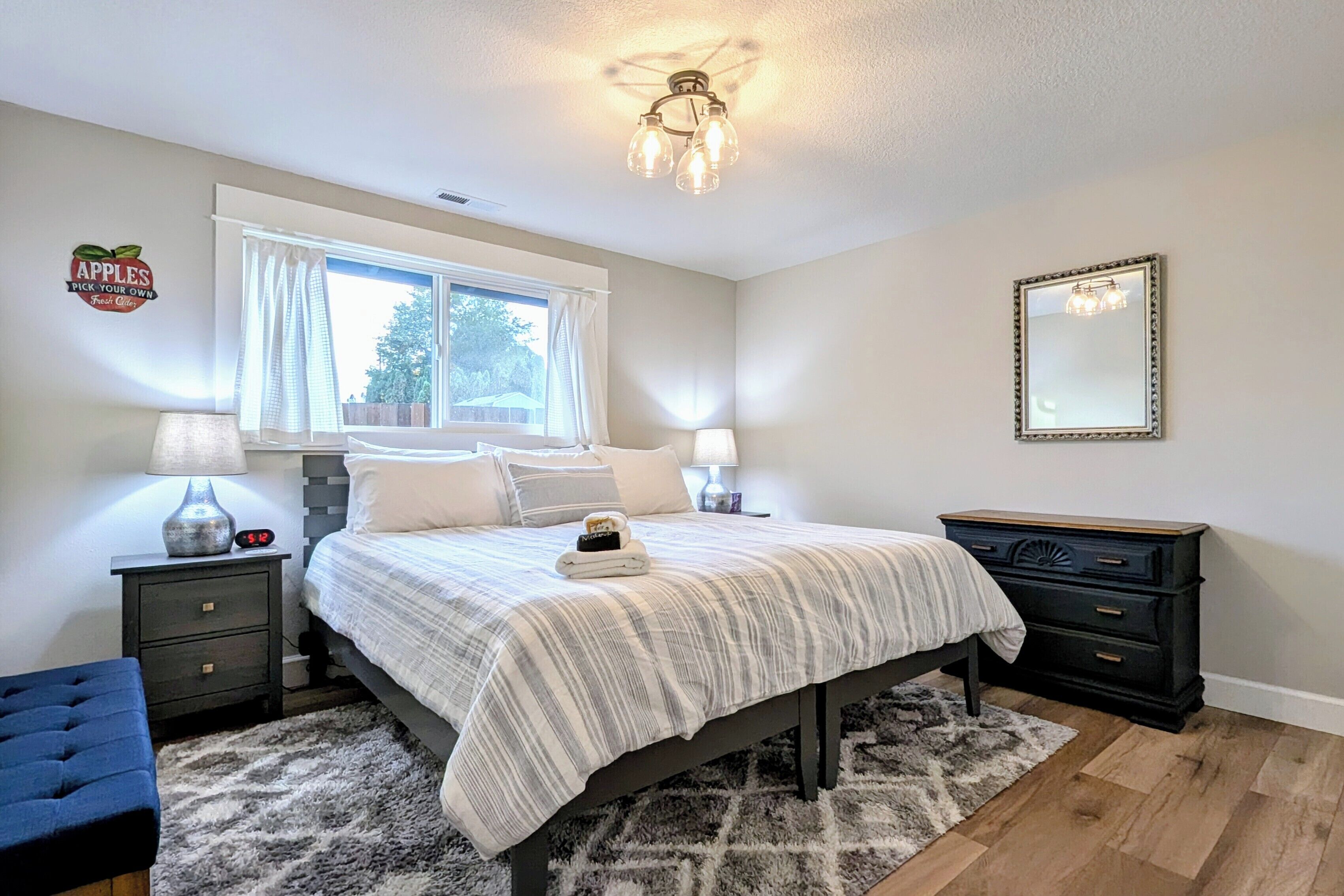 2 habitaciones, tabla de planchar con plancha, wifi y ropa de cama 