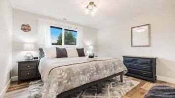 2 slaapkamers, een strijkplank/strijkijzer, reisbedje, gratis wifi